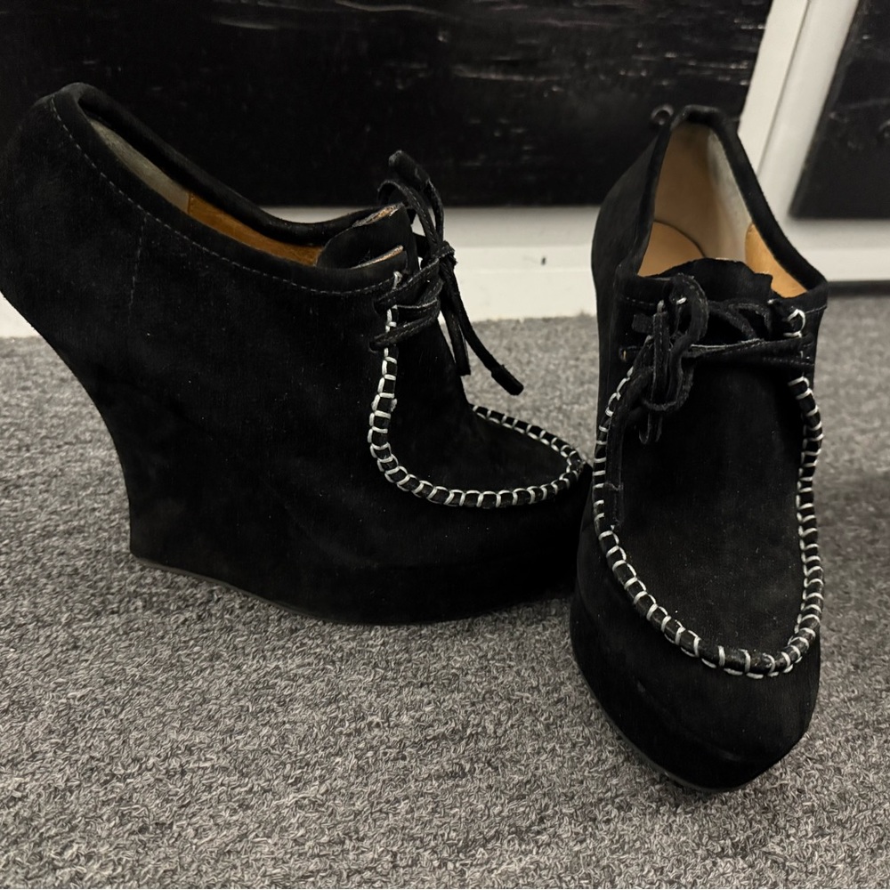 L.A.M.B Nate suede wedges